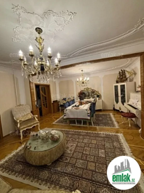 Satılır 5 otaqlı köhnə tikili 130 m²