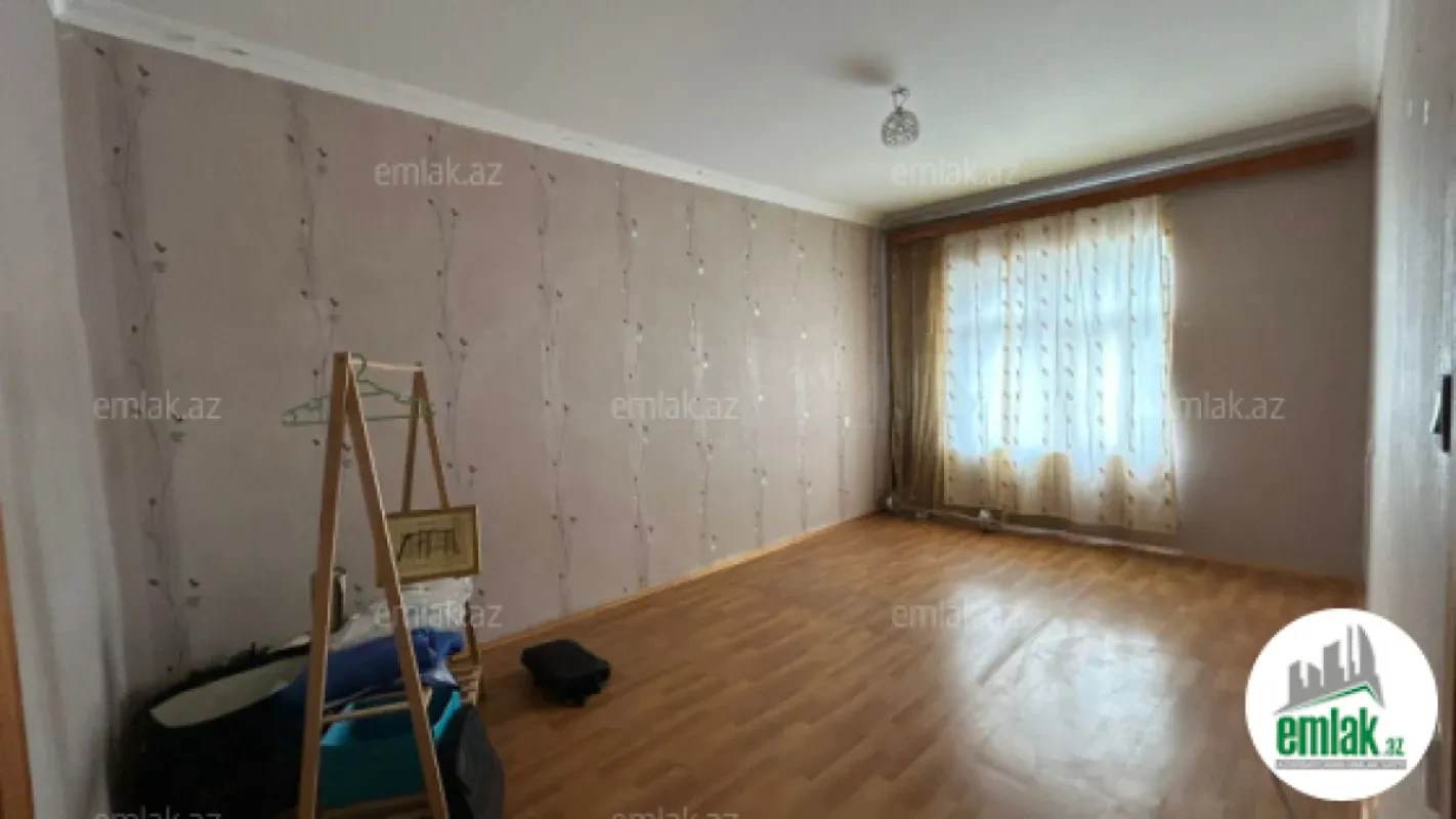 Satılır 2 otaqlı köhnə tikili 60 m²