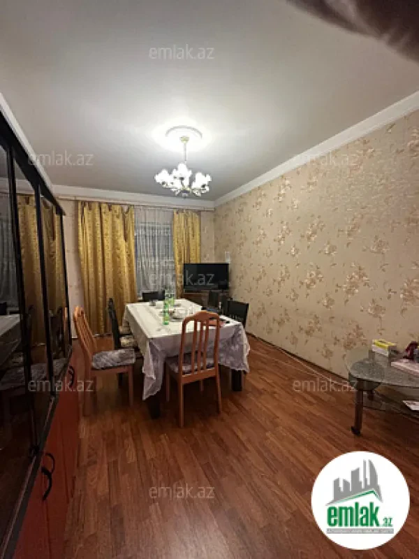 Satılır 5 otaqlı köhnə tikili 135 m²