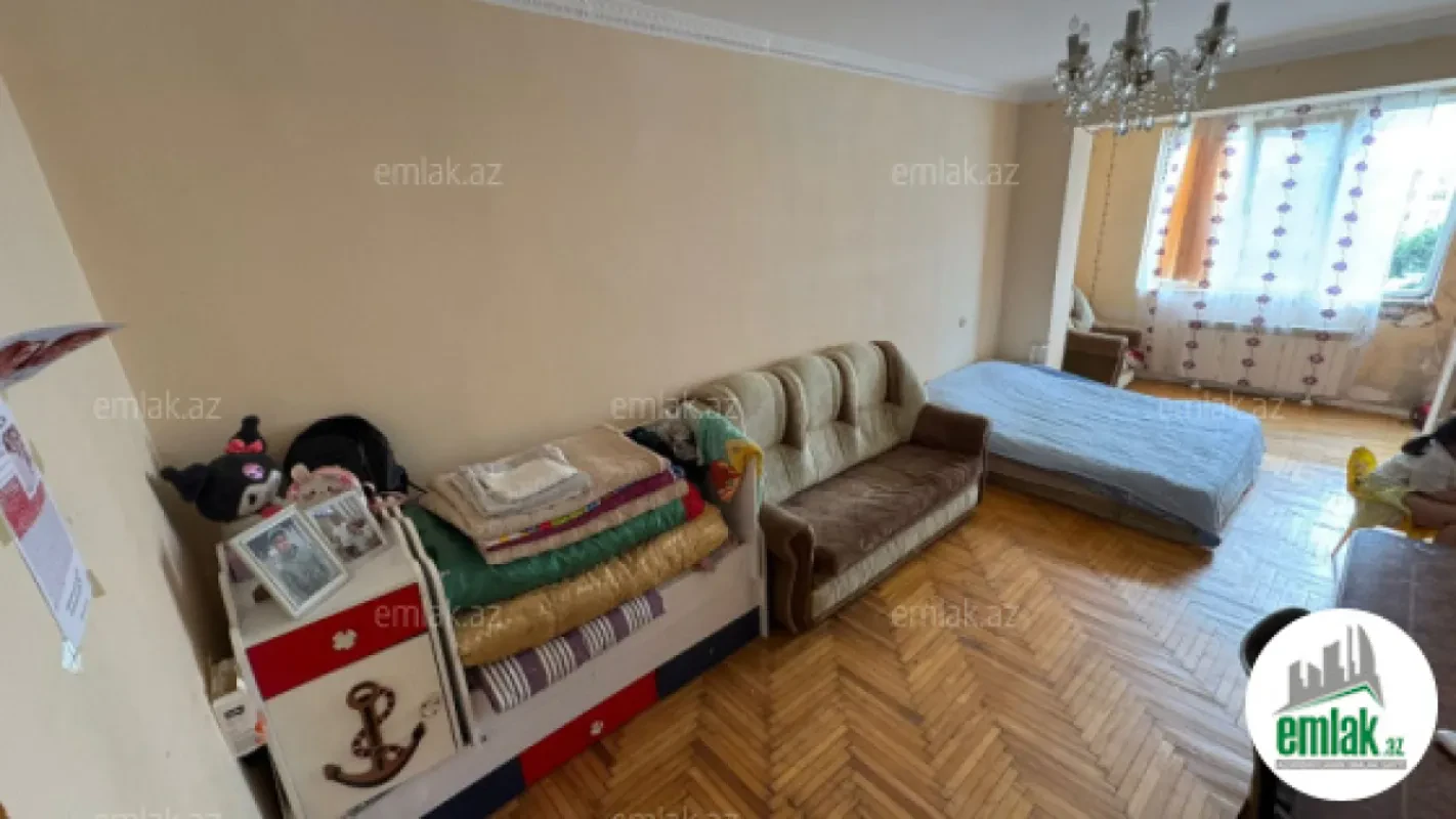 Satılır 2 otaqlı köhnə tikili 70 m²