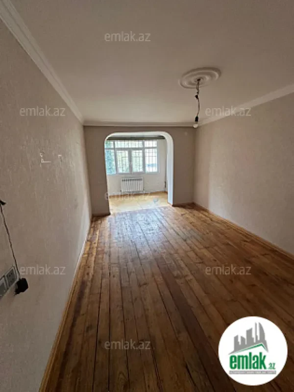 Satılır 2 otaqlı köhnə tikili 60 m²