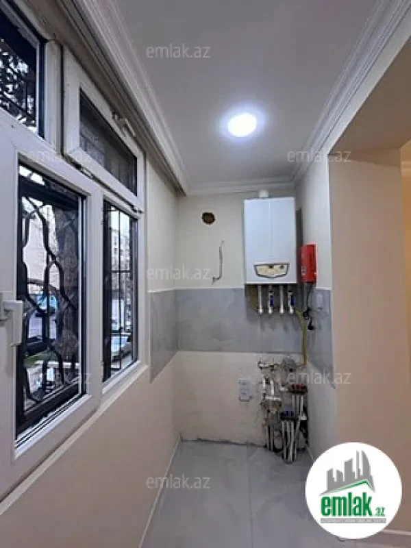 Satılır 4 otaqlı köhnə tikili 105 m²