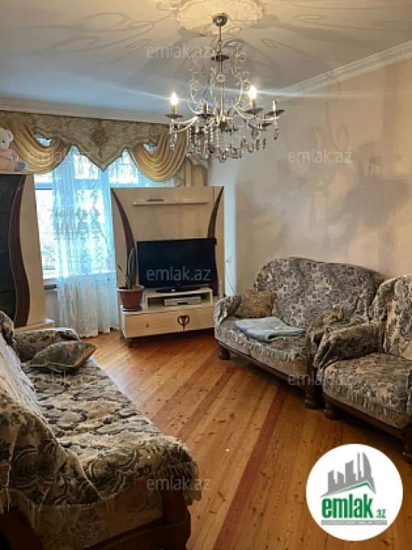 Satılır 3 otaqlı köhnə tikili 90 m²
