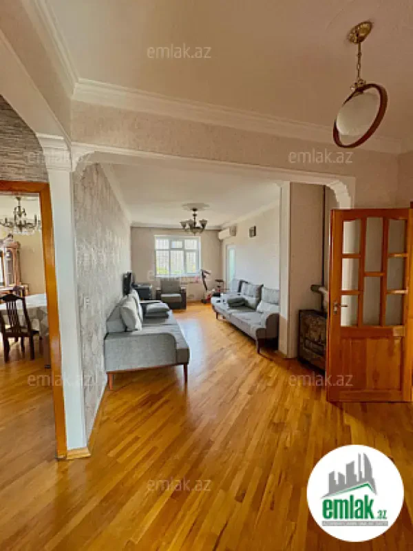 Satılır 5 otaqlı köhnə tikili 125 m²