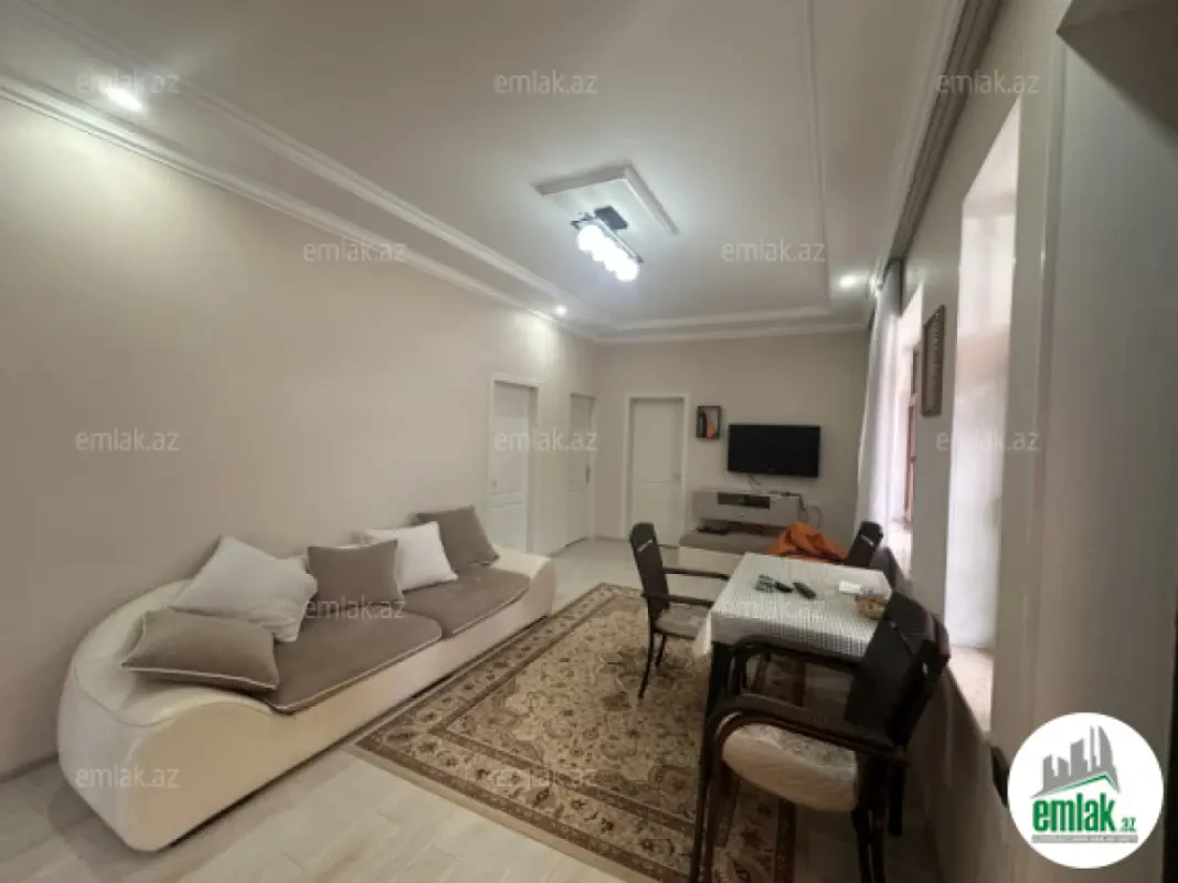 Satılır 4 otaqlı mənzil 6000 m²