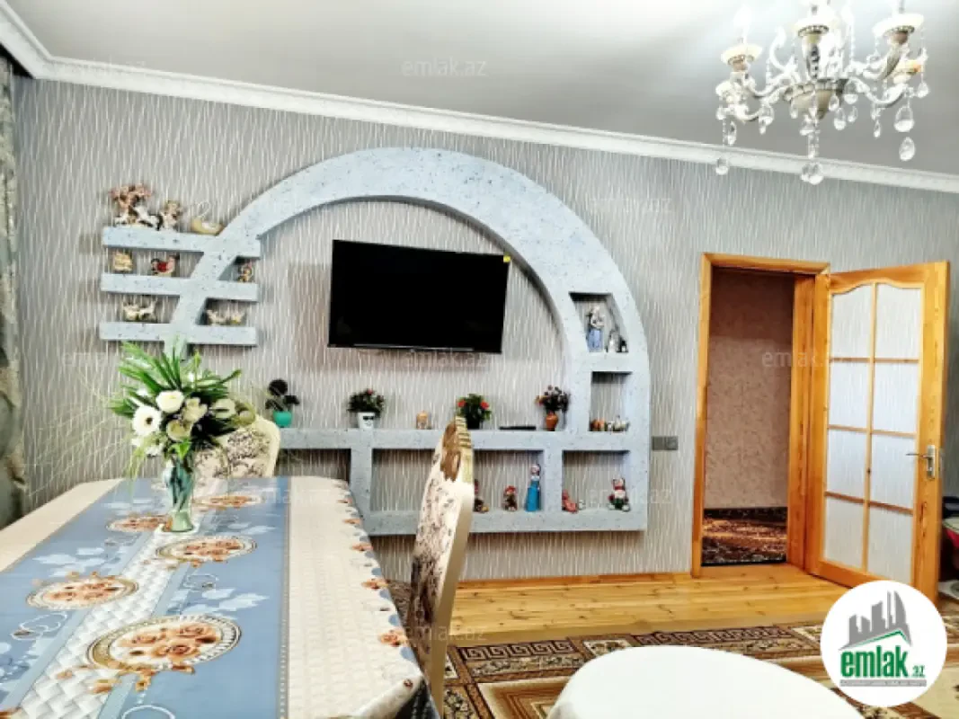 Satılır 8 otaqlı həyət evi 270 m²