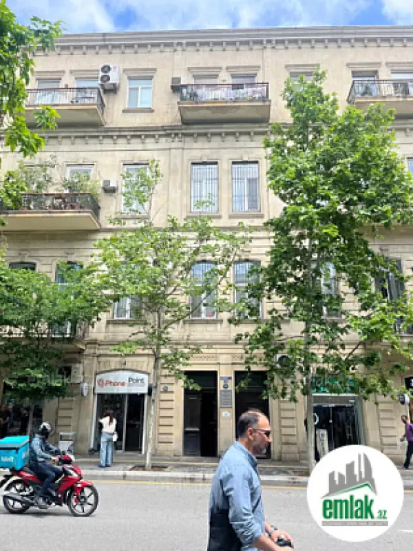Satılır 4 otaqlı köhnə tikili 150 m²
