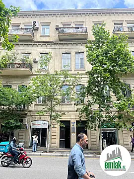 Satılır 4 otaqlı köhnə tikili 150 m² — Bakı 4 otaq 150.00 m²