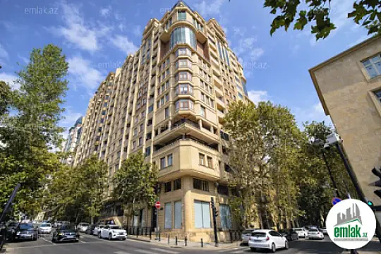 Satılır 4 otaqlı yeni tikili 220 m² — Bakı 4 otaq 220.00 m²