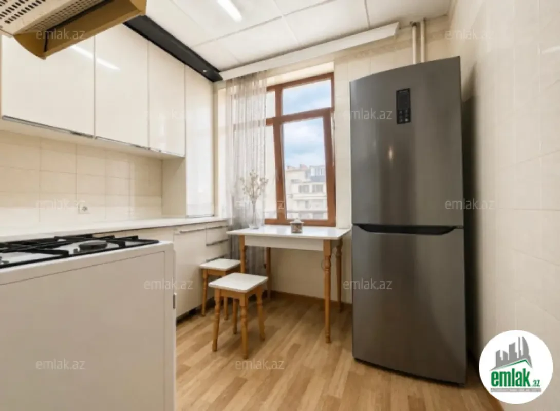 Satılır 2 otaqlı köhnə tikili 55 m²