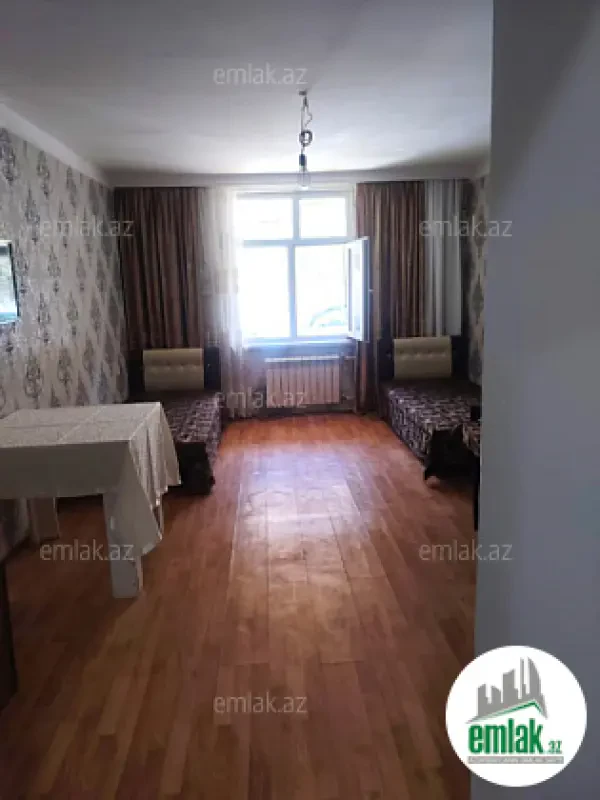 Satılır 1 otaqlı köhnə tikili 42 m²