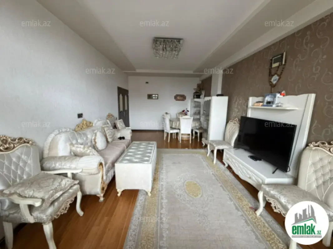 Satılır 3 otaqlı yeni tikili 130 m²