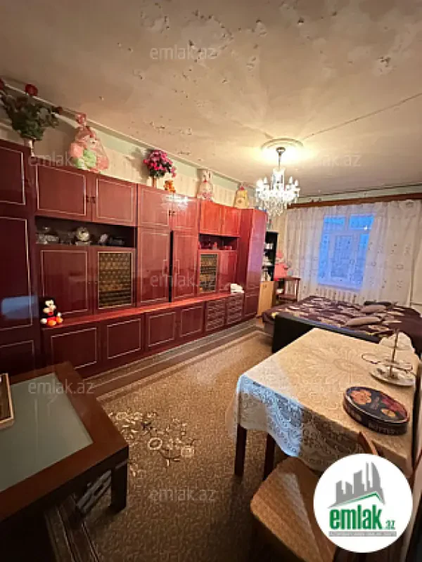 Satılır 3 otaqlı köhnə tikili 75 m²