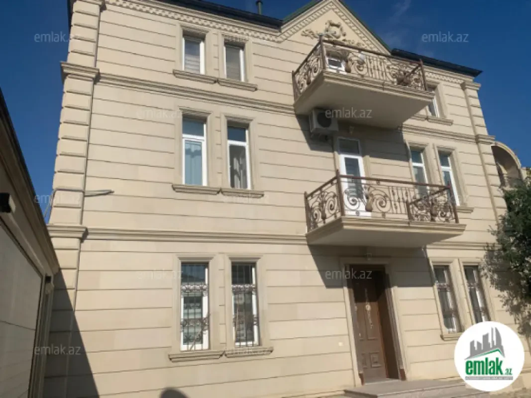 Satılır 4 otaqlı həyət evi 300 m²
