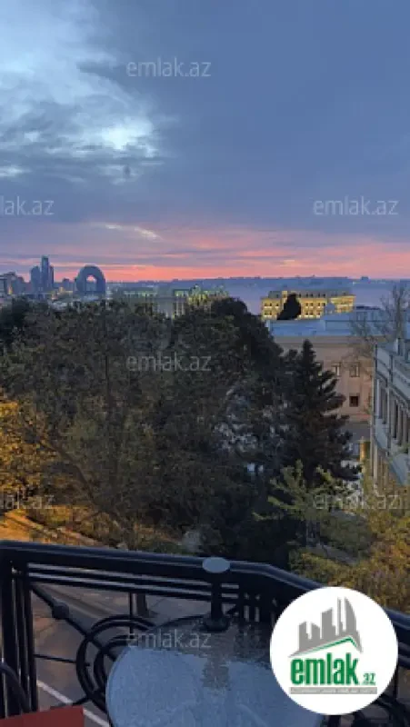Satılır 3 otaqlı köhnə tikili 70 m²