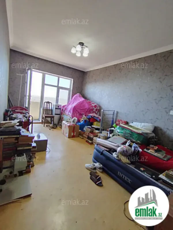 Satılır 4 otaqlı köhnə tikili 110 m²