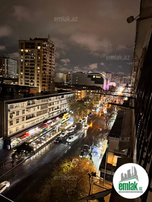 Satılır 4 otaqlı köhnə tikili 120 m²