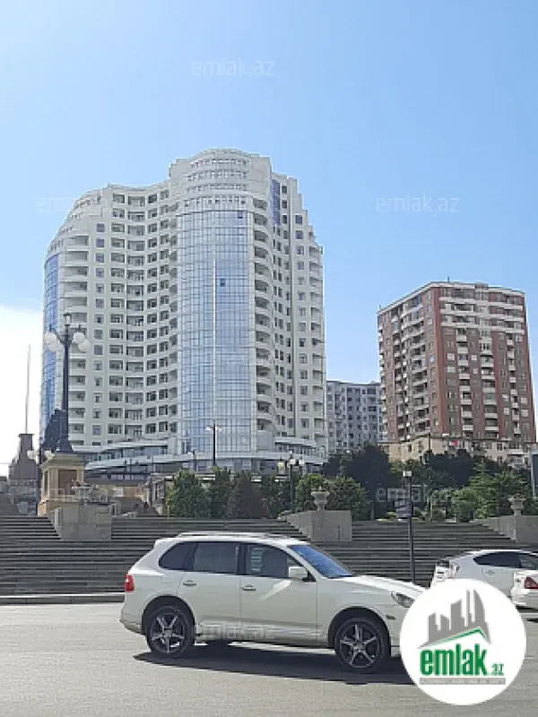 Satılır 3 otaqlı yeni tikili 132 m²