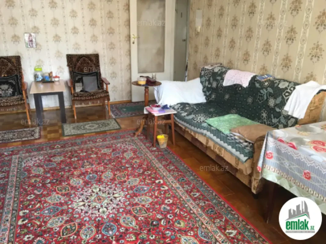 Satılır 4 otaqlı köhnə tikili 100 m²