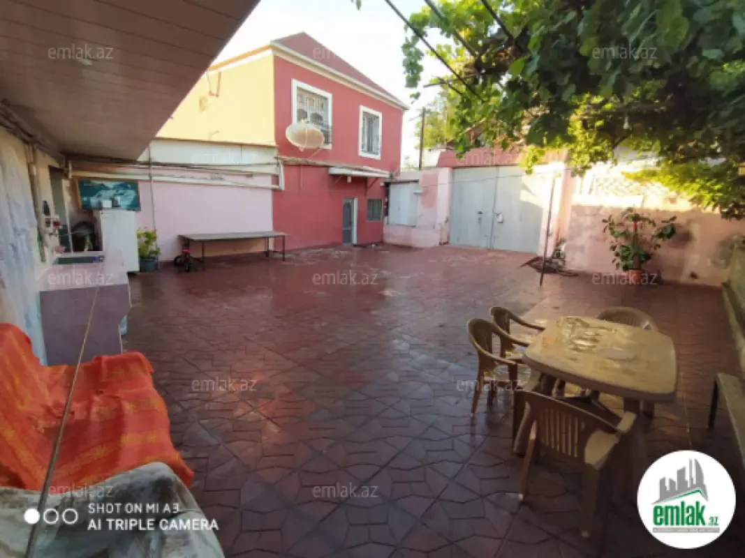 Satılır 9 otaqlı həyət evi 220 m²