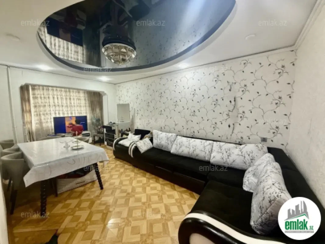 Satılır 4 otaqlı köhnə tikili 100 m²