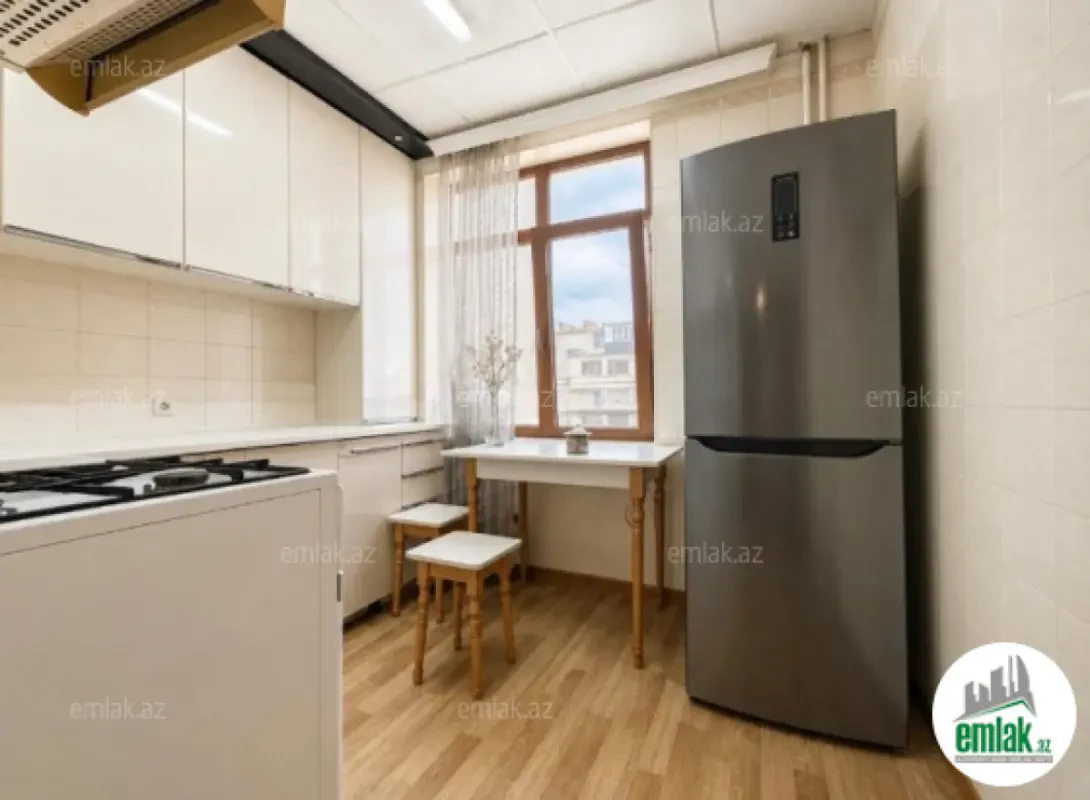 Satılır 2 otaqlı köhnə tikili 55 m²