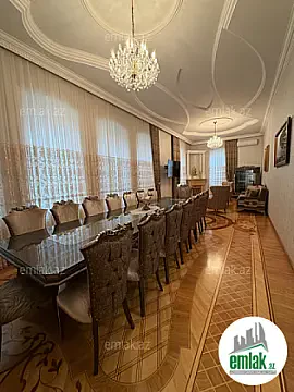 Satılır 7 otaqlı köhnə tikili 450 m² — Bakı 7 otaq 450.00 m²
