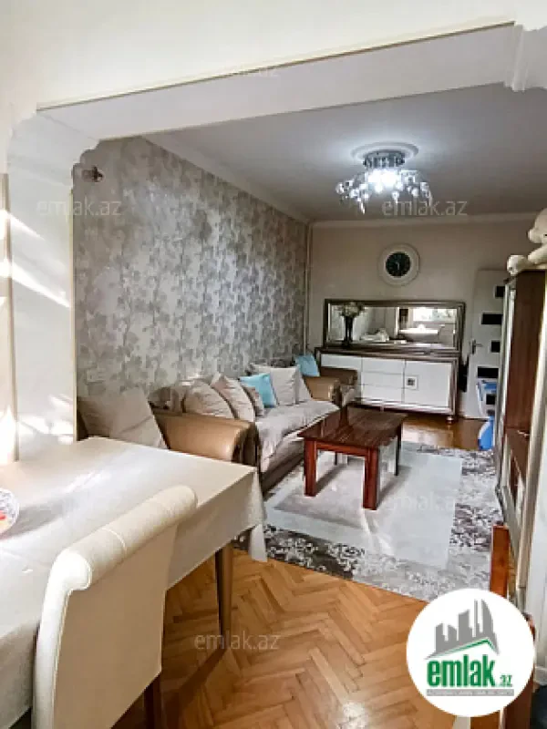 Satılır 2 otaqlı köhnə tikili 70 m²