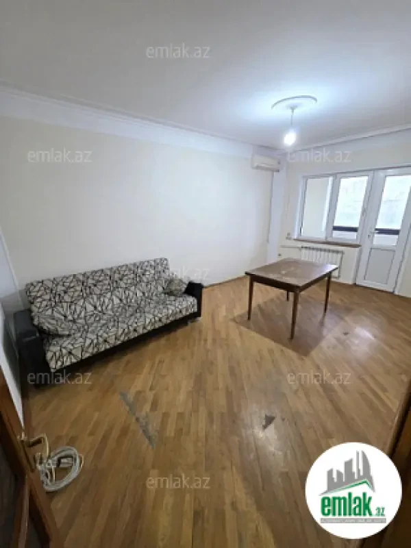 Satılır 2 otaqlı köhnə tikili 70 m²