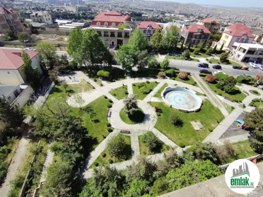 Satılır 4 otaqlı köhnə tikili 100 m²