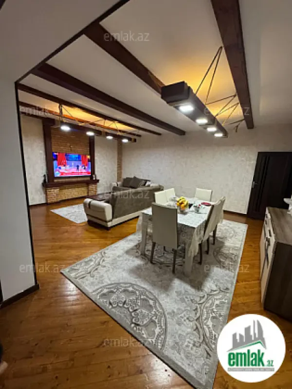 Satılır 4 otaqlı köhnə tikili 110 m²