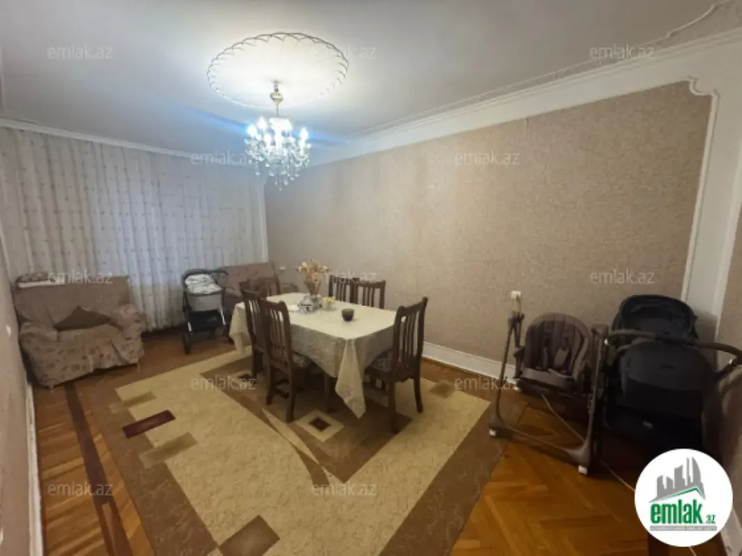 Satılır 4 otaqlı köhnə tikili 100 m²