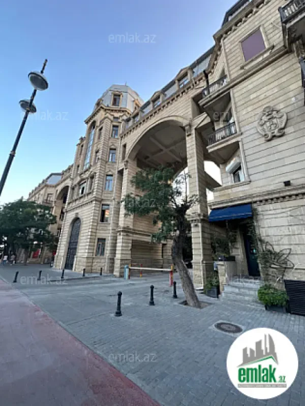 Satılır 3 otaqlı köhnə tikili 100 m²