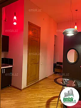 Satılır 4 otaqlı köhnə tikili 210 m² — Bakı 4 otaq 210.00 m²