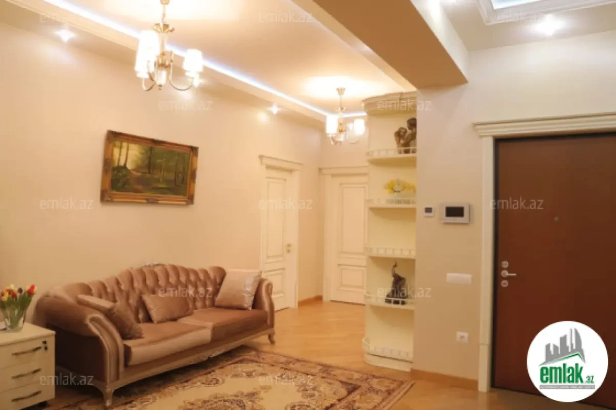 Satılır 3 otaqlı yeni tikili 180 m²