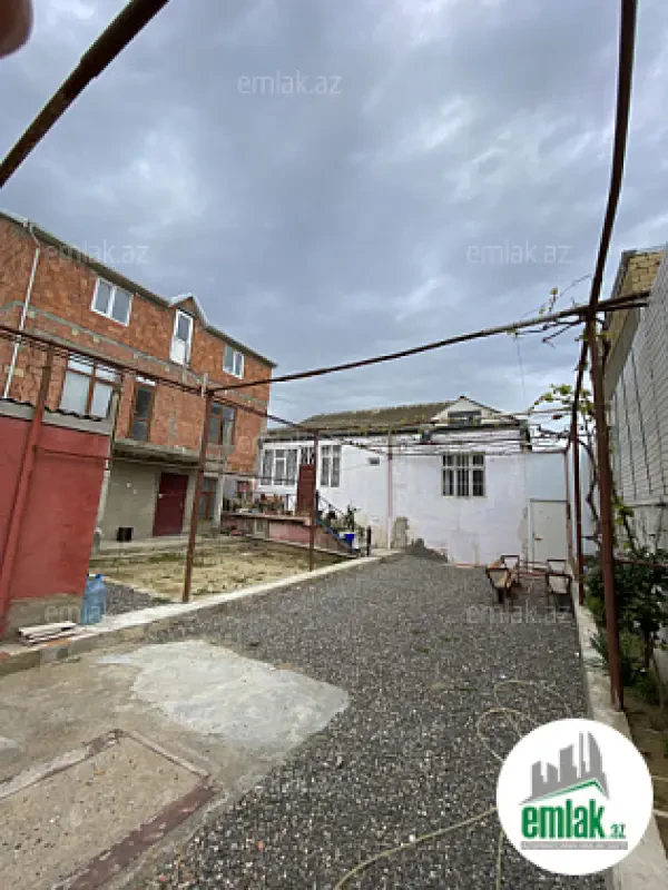 Satılır 7 otaqlı mənzil 180 m²