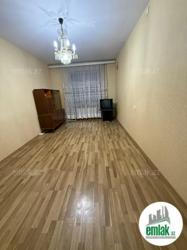 Satılır 4 otaqlı köhnə tikili 105 m²