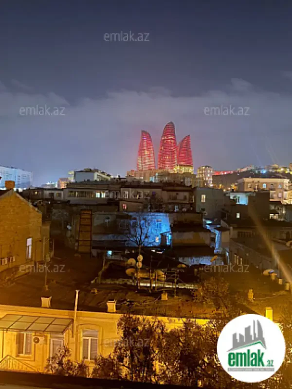 Satılır 3 otaqlı köhnə tikili 100 m²