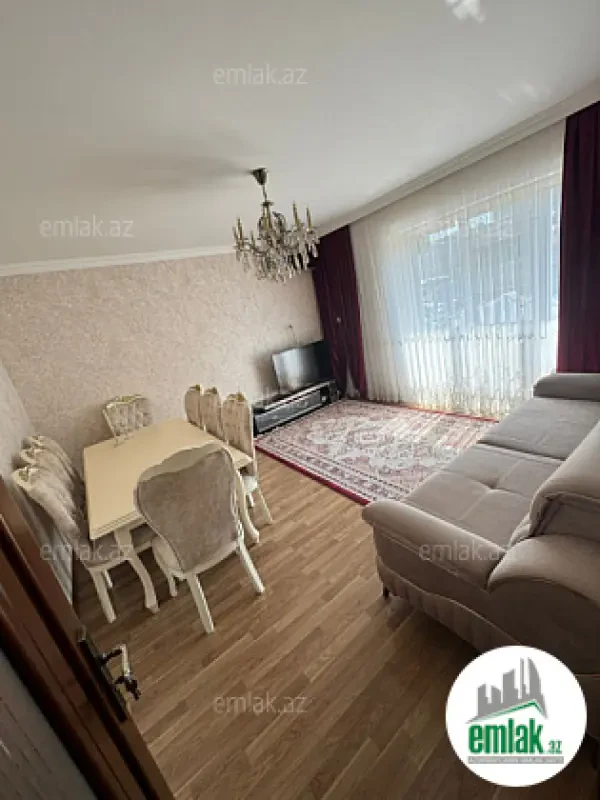 Satılır 4 otaqlı köhnə tikili 115 m²