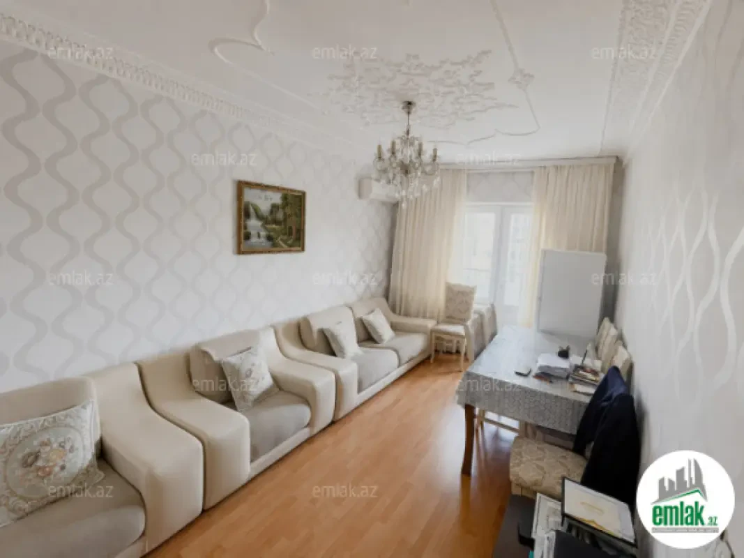 Satılır 4 otaqlı köhnə tikili 110 m²