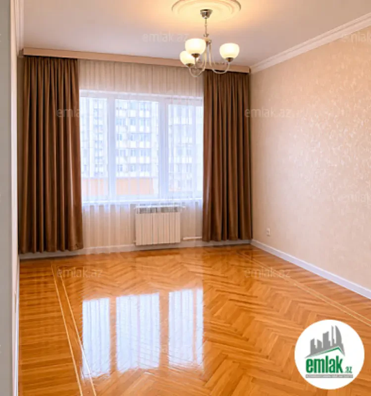 Satılır 4 otaqlı köhnə tikili 100 m²