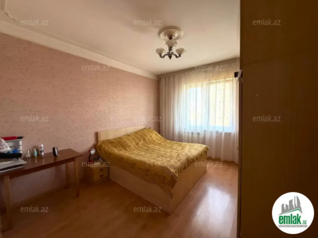 Satılır 4 otaqlı köhnə tikili 110 m²