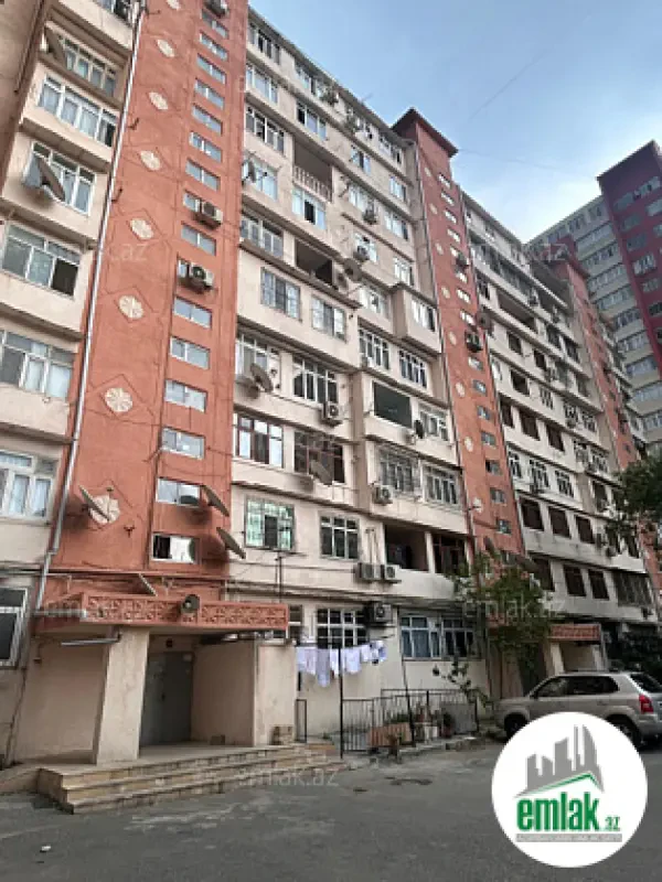 Satılır 4 otaqlı köhnə tikili 105 m²