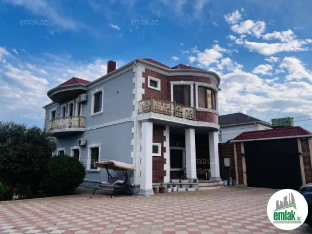 Satılır 7 otaqlı mənzil 300 m²