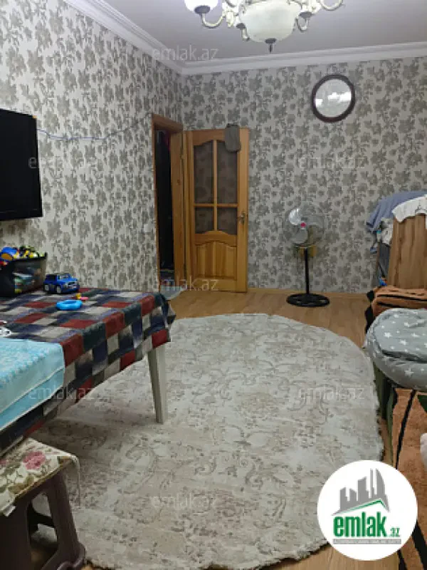 Satılır 4 otaqlı köhnə tikili 105 m²