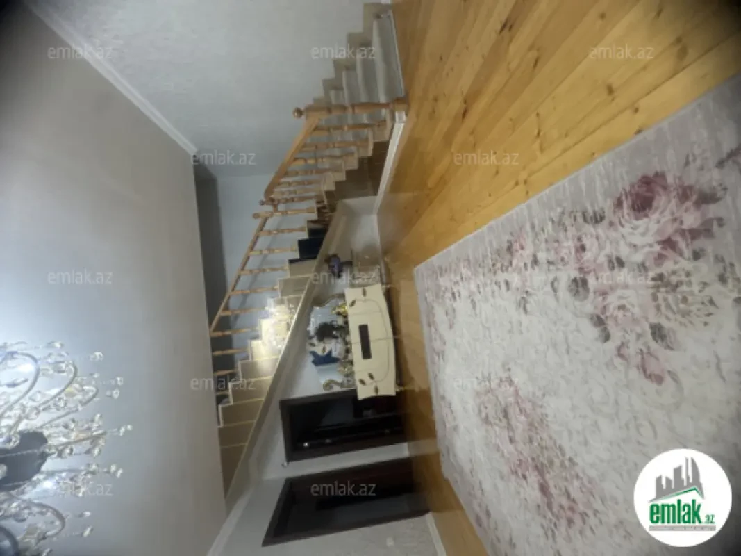 Satılır 8 otaqlı həyət evi 260 m²