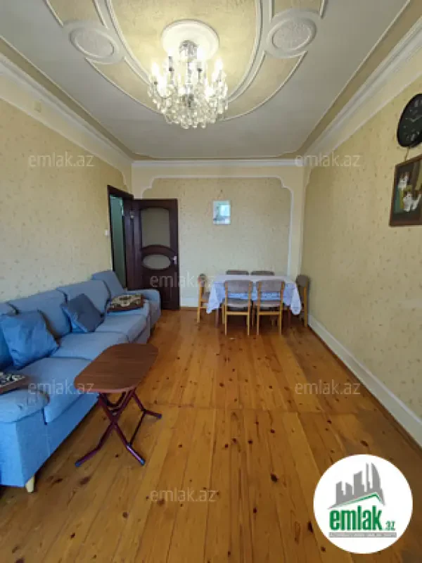 Satılır 2 otaqlı köhnə tikili 60 m²