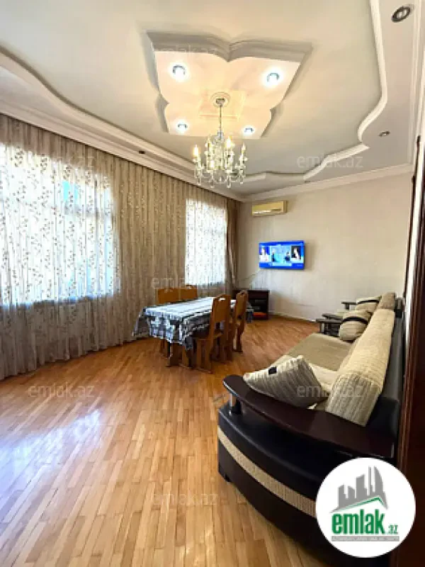 Satılır 4 otaqlı köhnə tikili 110 m²