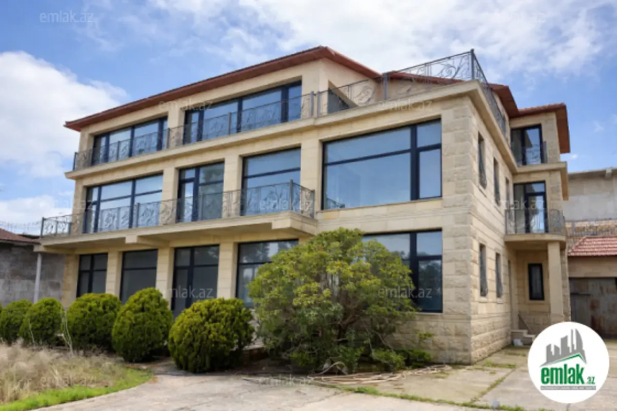 Satılır 9 otaqlı həyət evi 800 m²