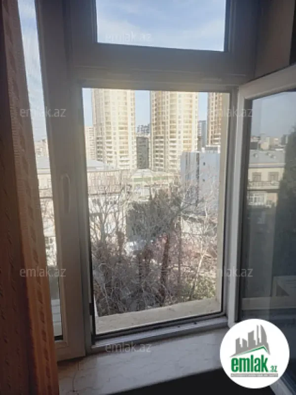 Satılır 1 otaqlı köhnə tikili 35 m²
